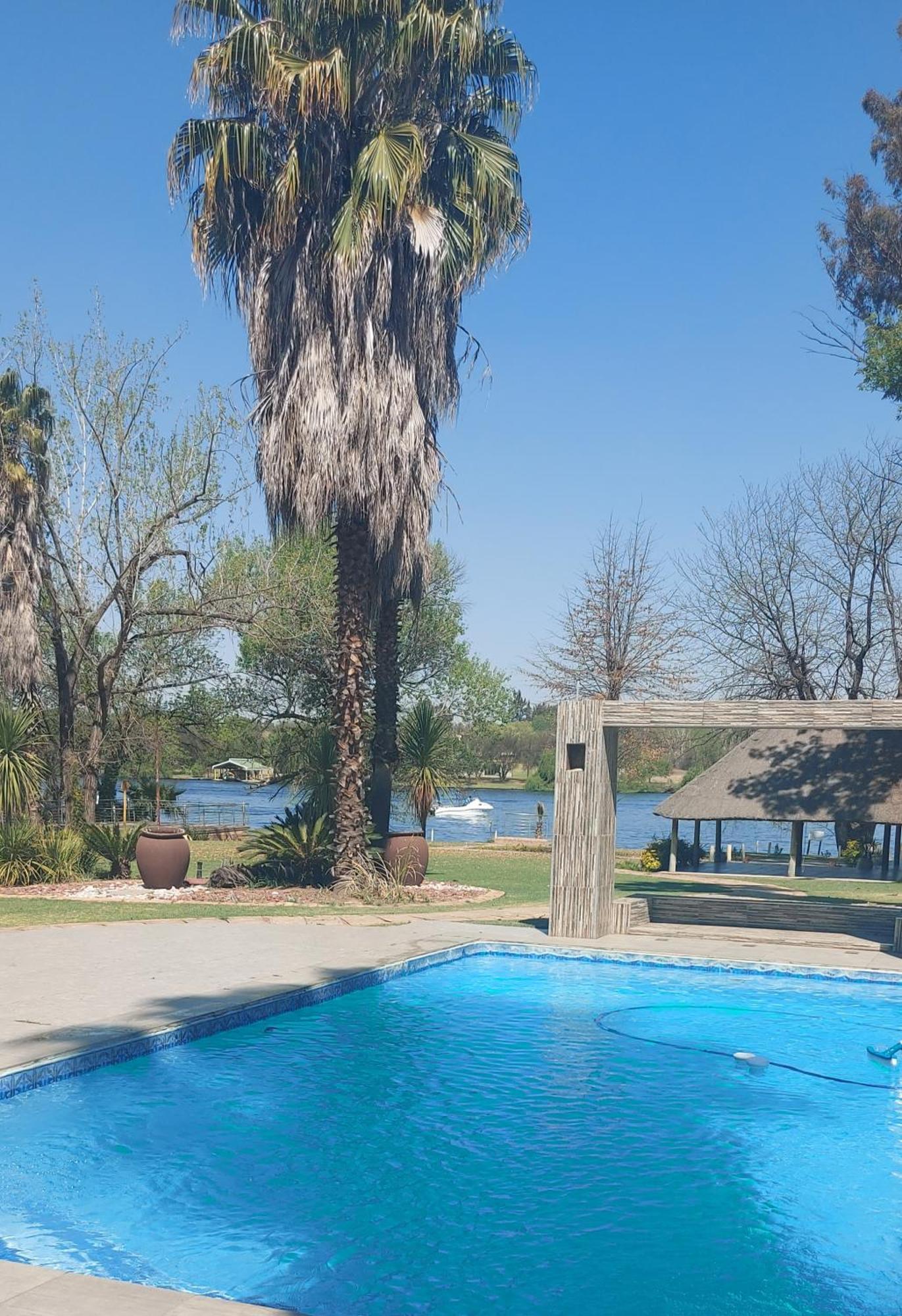 Lalamanzi River Lodge Vanderbijlpark Kültér fotó